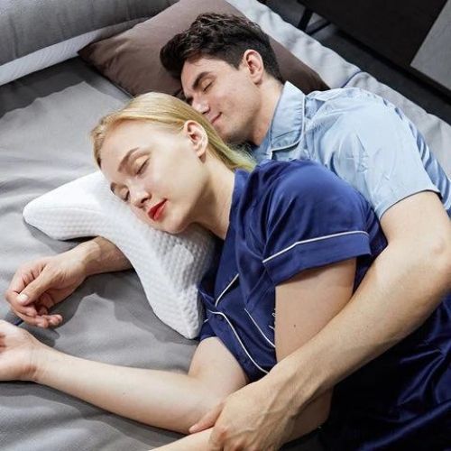 Gebogenes Kissen für Paare