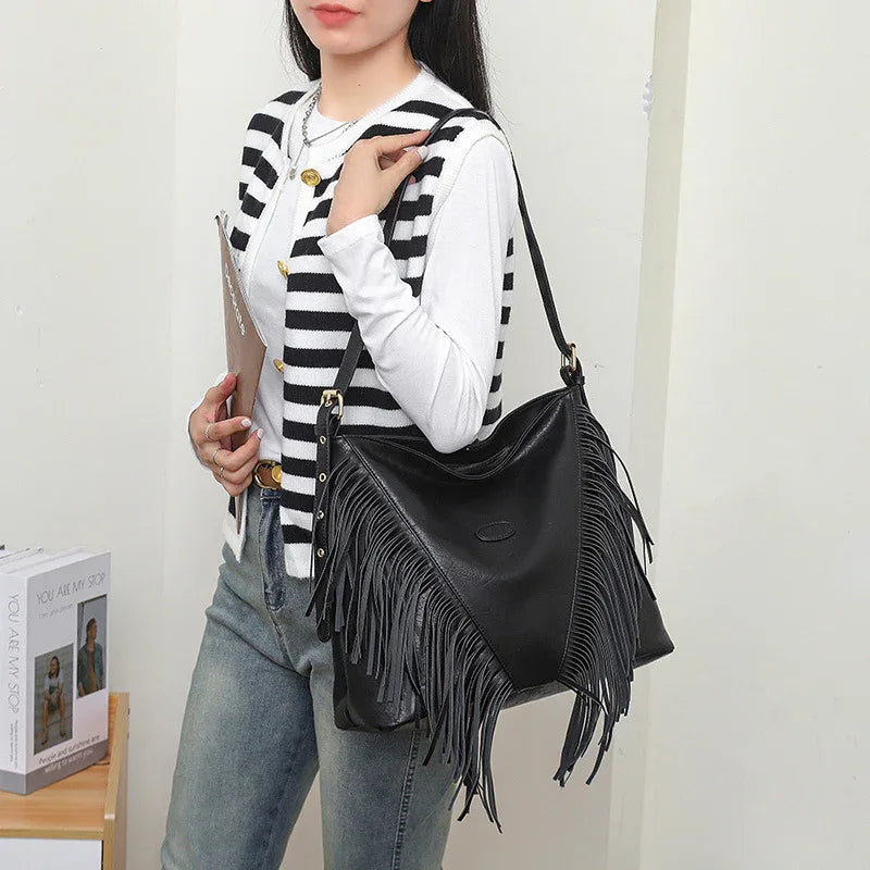 Women's Trendy Rivet Shoulder Messenger Handbag
