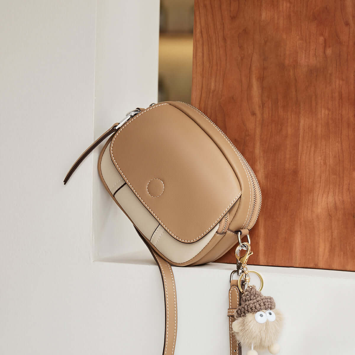 Cutesy Compact Leather Shoulder Bag-3